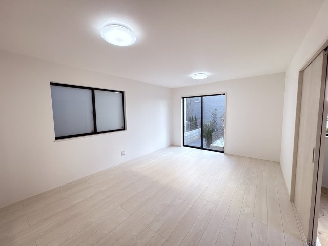 ハートフルタウンうるま市上江洲Ⅱ-B号棟　＼☆ご成約時５０万円キャッシュバック☆／の居間・リビング|※同施工会社の別物件サンプル写真となります。