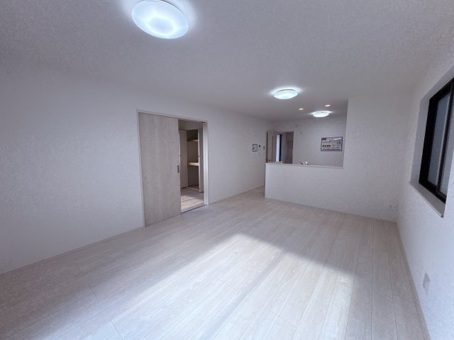 ハートフルタウンうるま市上江洲Ⅱ-B号棟　＼☆ご成約時５０万円キャッシュバック☆／の居間・リビング|※同施工会社の別物件サンプル写真となります。