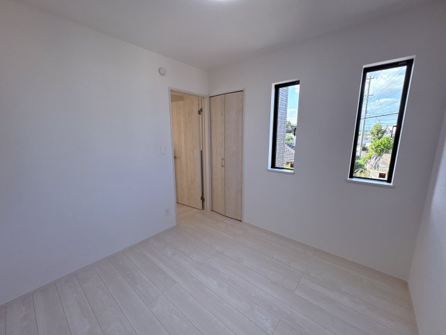 ハートフルタウンうるま市上江洲Ⅱ-B号棟　＼☆ご成約時５０万円キャッシュバック☆／の洋室|※同施工会社の別物件サンプル写真となります。