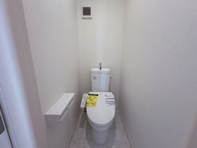 ハートフルタウンうるま市上江洲Ⅱ-B号棟　＼☆ご成約時５０万円キャッシュバック☆／のトイレ|※同施工会社の別物件サンプル写真となります。