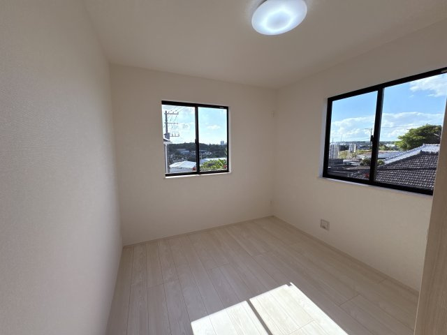 ハートフルタウンうるま市上江洲Ⅱ-B号棟　＼☆ご成約時５０万円キャッシュバック☆／の洋室|※同施工会社の別物件サンプル写真となります。