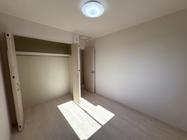 ハートフルタウンうるま市上江洲Ⅱ-B号棟　＼☆ご成約時５０万円キャッシュバック☆／の洋室|※同施工会社の別物件サンプル写真となります。