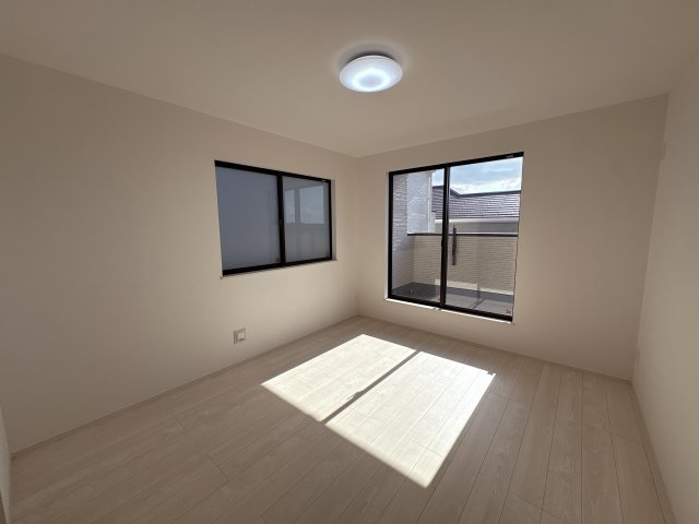 ハートフルタウンうるま市上江洲Ⅱ-B号棟　＼☆ご成約時５０万円キャッシュバック☆／の洋室|※同施工会社の別物件サンプル写真となります。