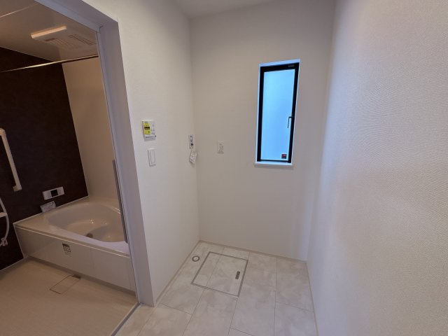 ハートフルタウンうるま市上江洲Ⅱ-B号棟　＼☆ご成約時５０万円キャッシュバック☆／の玄関|※同施工会社の別物件サンプル写真となります。