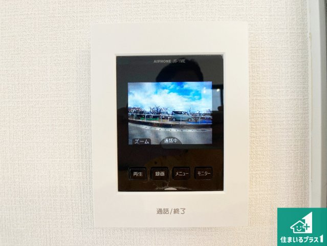 加古川市平岡町土山　新築一戸建ての防犯設備|カラーモニターインターホン！声だけでなく来訪者の姿や顔がモニターで確認できるので、小さなお子様がいらっしゃるご家庭でも安心できます！
