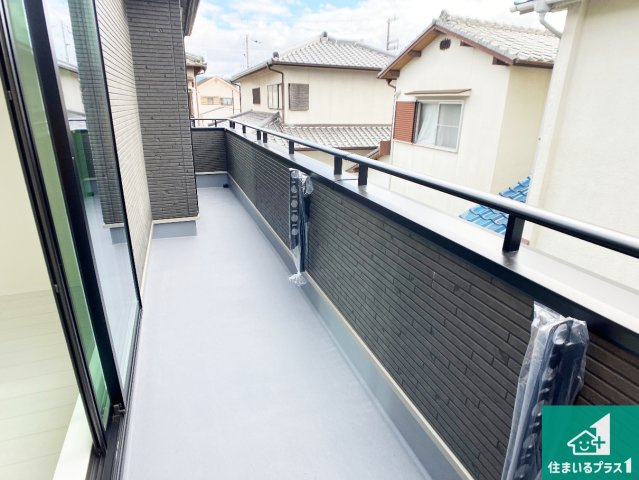 加古川市平岡町土山　新築一戸建てのバルコニー|ワイドバルコニーは洗濯物を干すスペースが広いのでご家族が多くても安心！