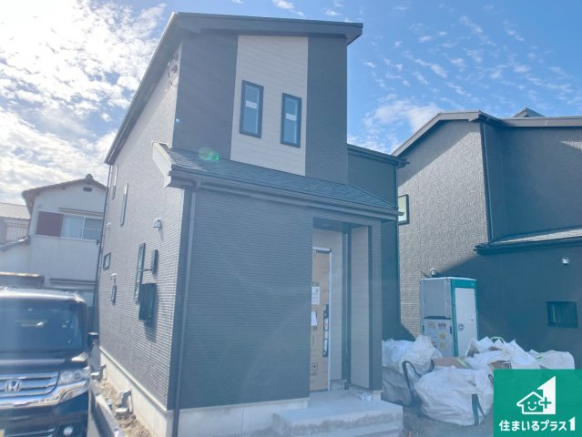 加古川市平岡町土山　新築一戸建ての外観|周辺は落ち着いた街並みの住宅地！子育てがしやすい住環境です！まだ未完成ですが、現地でしかわからない事もございます。是非一度ご覧ください。