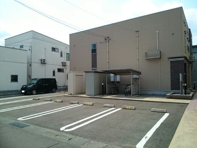 パル　ティ－ルＦの駐車場