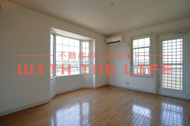 メゾンフルール【キャッシュバック対象物件】の居間・リビング|おしゃれな居間です