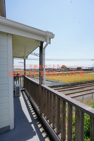 メゾンフルール【キャッシュバック対象物件】のバルコニー|バルコニーからの眺めを楽しみながら食事をしませんか