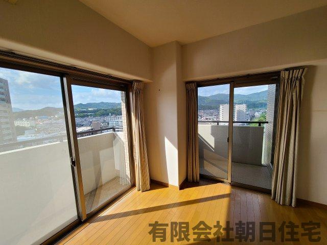 【洋室】 | サーパス学園東 | 北西側バルコニーに面した5.1帖洋室です