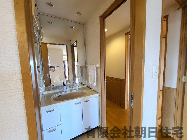 【独立洗面台】 | サーパス学園東 | リビングそばで便利な独立洗面台です