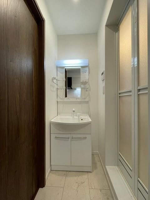 シャイネクス高砂の洗面所