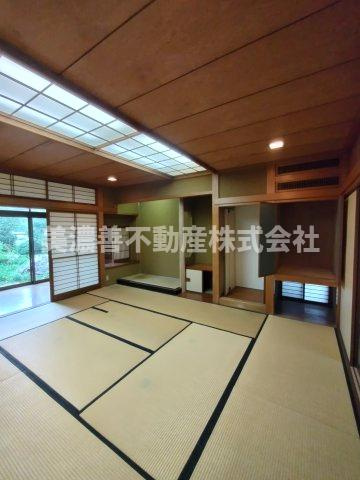 ６５９３７　岐阜市椿洞中古戸建ての和室|1階南東