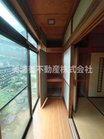 ６５９３７　岐阜市椿洞中古戸建てのその他|縁側西