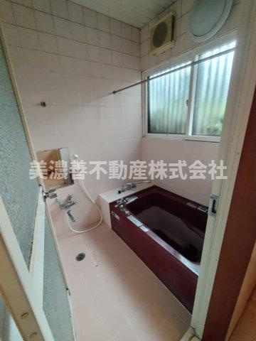 ６５９３７　岐阜市椿洞中古戸建ての浴室