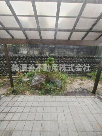６５９３７　岐阜市椿洞中古戸建てのその他|1階北西洋室　テラス
