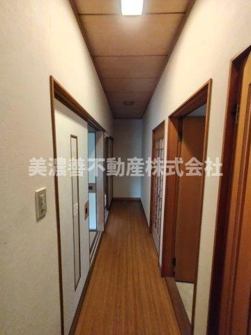 ６５９３７　岐阜市椿洞中古戸建てのその他|2階廊下