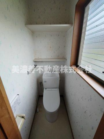 ６５９３７　岐阜市椿洞中古戸建てのトイレ|2階