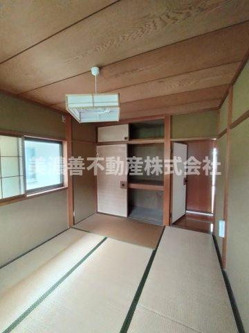 ６５９３７　岐阜市椿洞中古戸建ての和室|2階南東