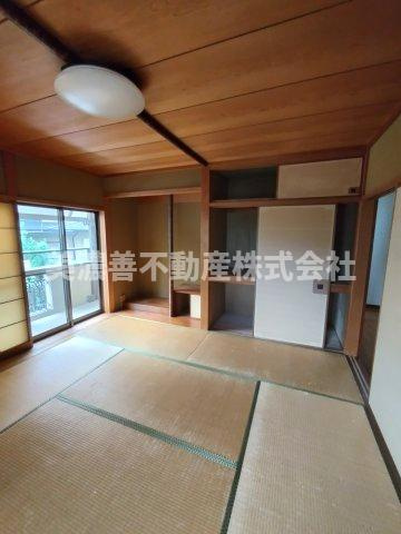 ６５９３７　岐阜市椿洞中古戸建ての和室|2階南西