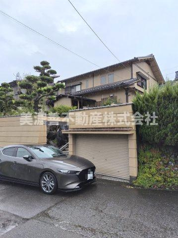 ６５９３７　岐阜市椿洞中古戸建ての駐車場