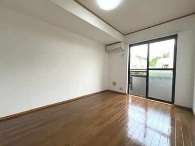 【居間・リビング】 | スクエアⅡ | こちらの居間で趣味の時間をお楽しみください