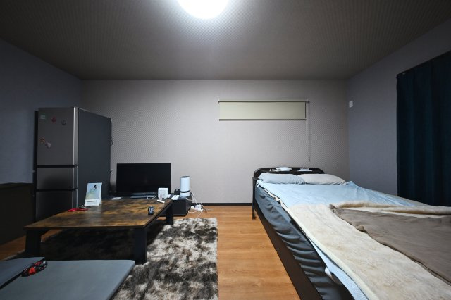 【洋室】 | 太田市細谷町　中古戸建 | 2階のベッドルームはセカンドリビングとして使える広さがあり、晩酌スペースにもピッタリです♪♪ 