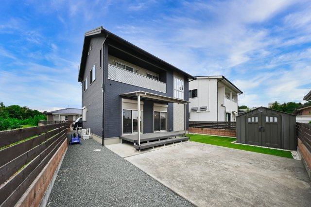 【外観】 | 太田市細谷町　中古戸建 | 広いお庭でBBQやガーデニング、ドッグランなど夢が広がりますね♪