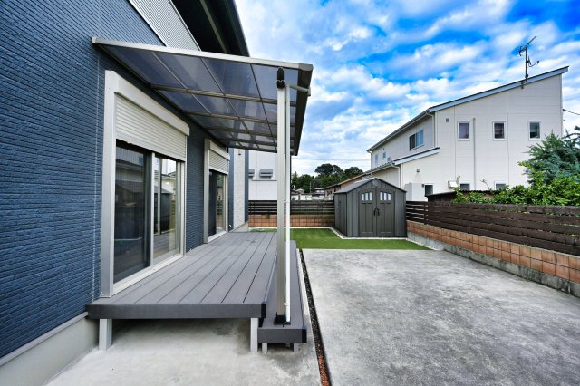 【庭】 | 太田市細谷町　中古戸建 | お庭には屋根付きのウッドデッキがありBBQを楽しめます♪