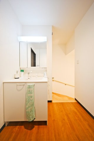 【独立洗面台】 | 太田市細谷町　中古戸建 | 2階にも洗面化粧台があり忙しい朝も分けて使えます