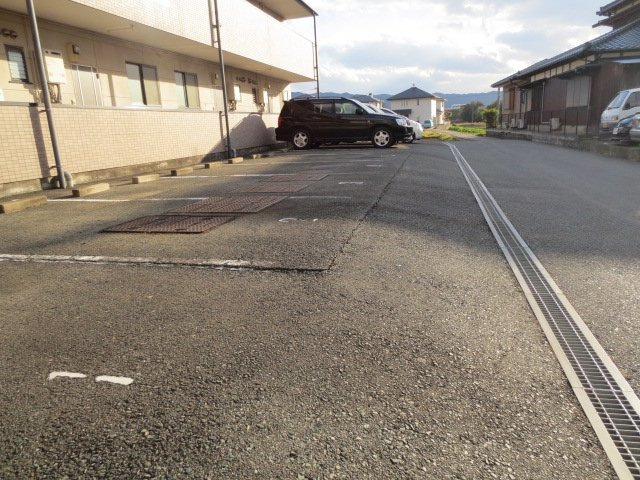 コーポアベニュー大城【キャッシュバック対象物件】の駐車場