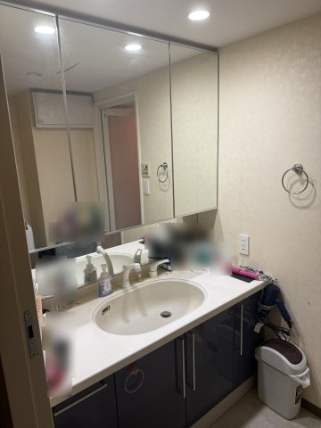 サンクレイドル習志野パセオの独立洗面台|洗面化粧台/2人並んで使えるワイドな洗面台。ミドルミラー付きなので背の低いお子様も身支度しやすいですね！