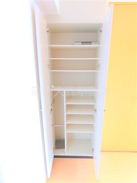 エル・ドゥーチェ蒲田の収納|玄関収納