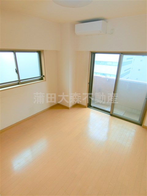 エル・ドゥーチェ蒲田の居間・リビング|南東角部屋2面採光のの洋室6.9帖