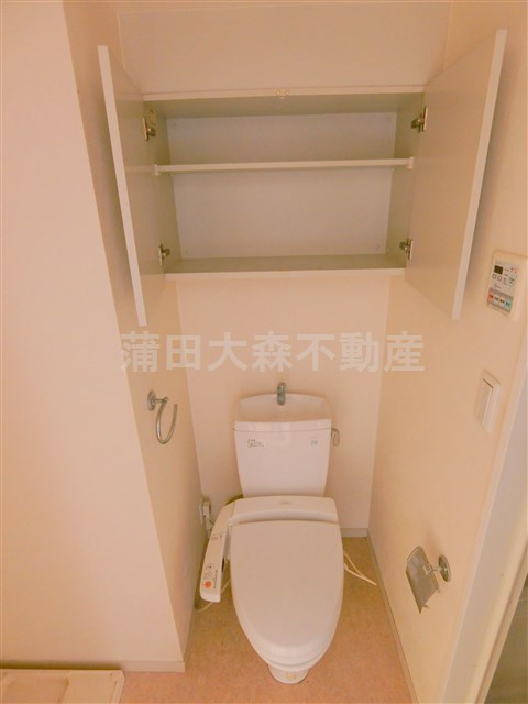 エル・ドゥーチェ蒲田のトイレ|棚と温水洗浄便座付トイレ