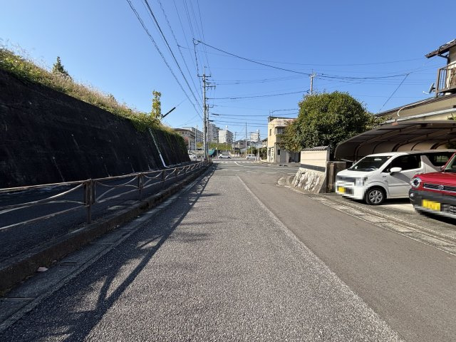【前面道路含む現地写真】
