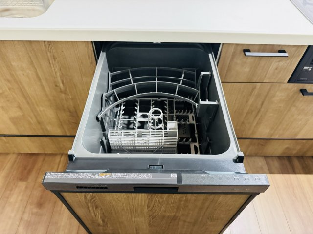 八王子市　台町　新築一戸建て　１０期のキッチン|～食洗機付き　食事後の食器洗いはお任せ、家族でゆっくりとくつろげます～