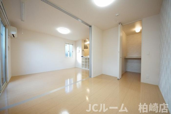 柏崎市東本町３丁目のアパートの寝室