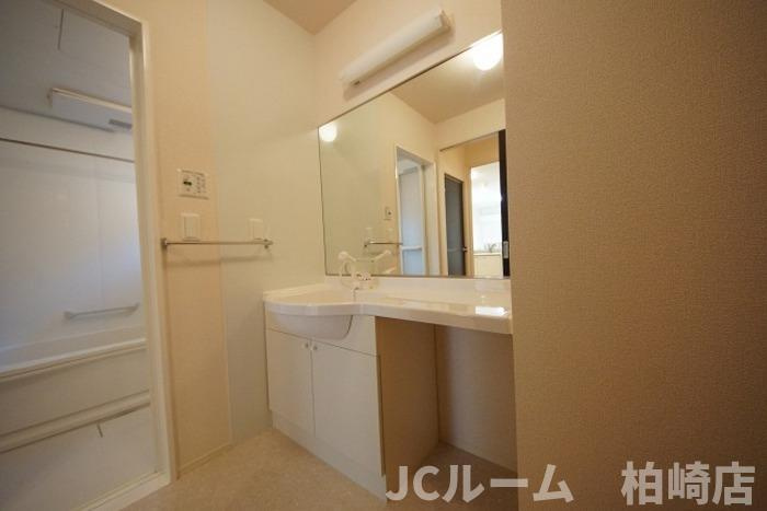 柏崎市東本町３丁目のアパートの洗面所
