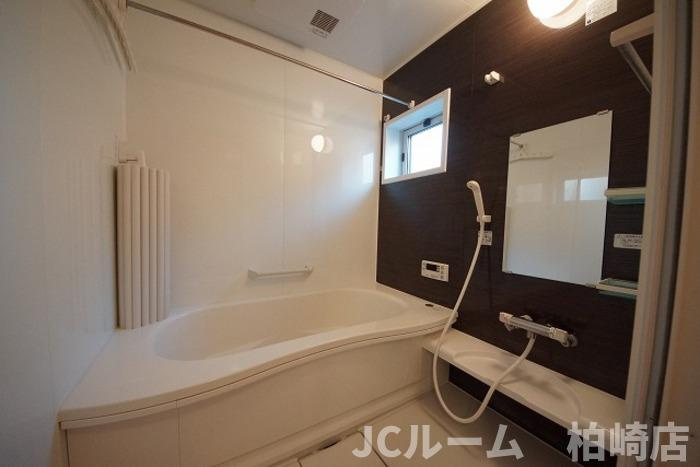 柏崎市東本町３丁目のアパートの浴室