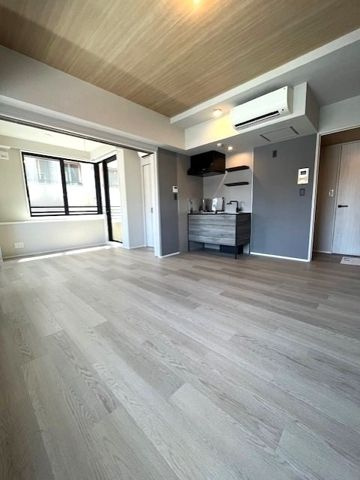 レジディア広尾南の居間・リビング|■エアコン２台■24時間換気システム■ダウンライト■２面採光