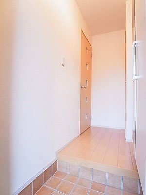 【賃貸アパート】アンジュエールＣの玄関|ゆったりとした玄関です