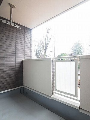 【賃貸アパート】アンジュエールＣのバルコニー|開放的で明るい空間を演出してくれるバルコニーです