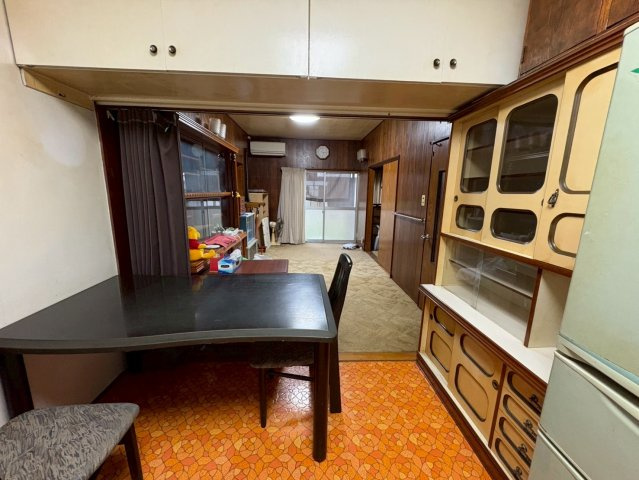 中古戸建　大垣市荒川町　昭和63年築・昭和48年築の居間・リビング|北側２階建て