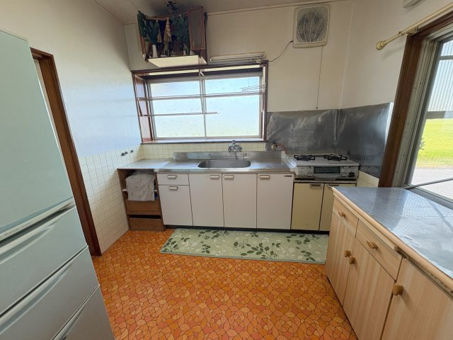 中古戸建　大垣市荒川町　昭和63年築・昭和48年築のキッチン|北側２階建て