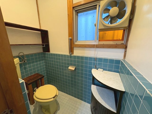 中古戸建　大垣市荒川町　昭和63年築・昭和48年築のトイレ|北側２階建て