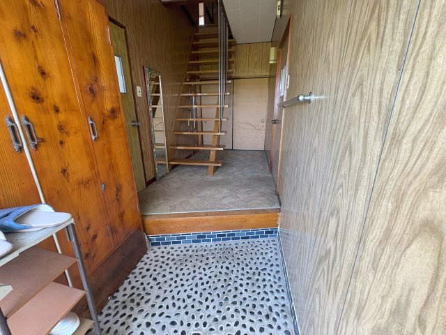 中古戸建　大垣市荒川町　昭和63年築・昭和48年築の玄関|北側２階建て