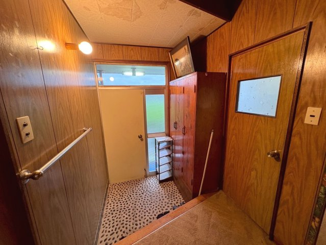 中古戸建　大垣市荒川町　昭和63年築・昭和48年築の玄関|北側２階建て