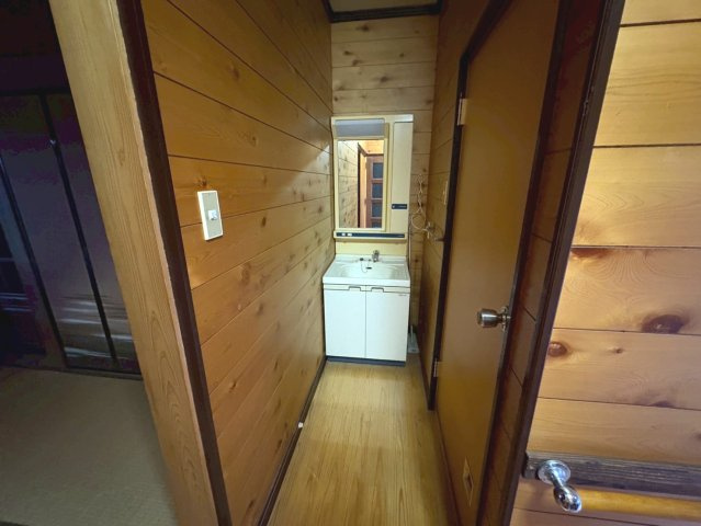 中古戸建　大垣市荒川町　昭和63年築・昭和48年築の独立洗面台|南側平屋